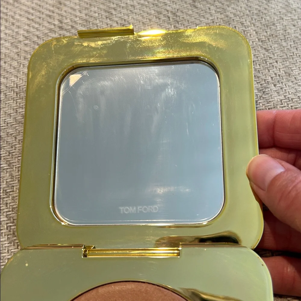 Tom Ford Radiant Bronzer in Gold Case - Picture 4 of 5